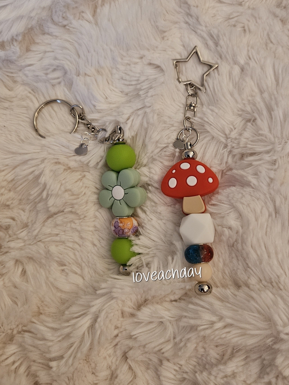 🍄Silicone Mushroom & Flower Keychain Set - Green and Red